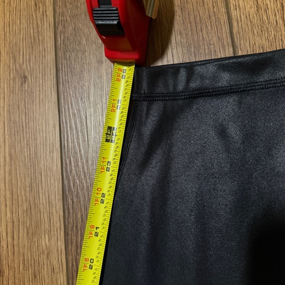 Lululemon Athletica Black Metallic Wunder Under High Rise cropped tights size 20 - Picture 10 of 10